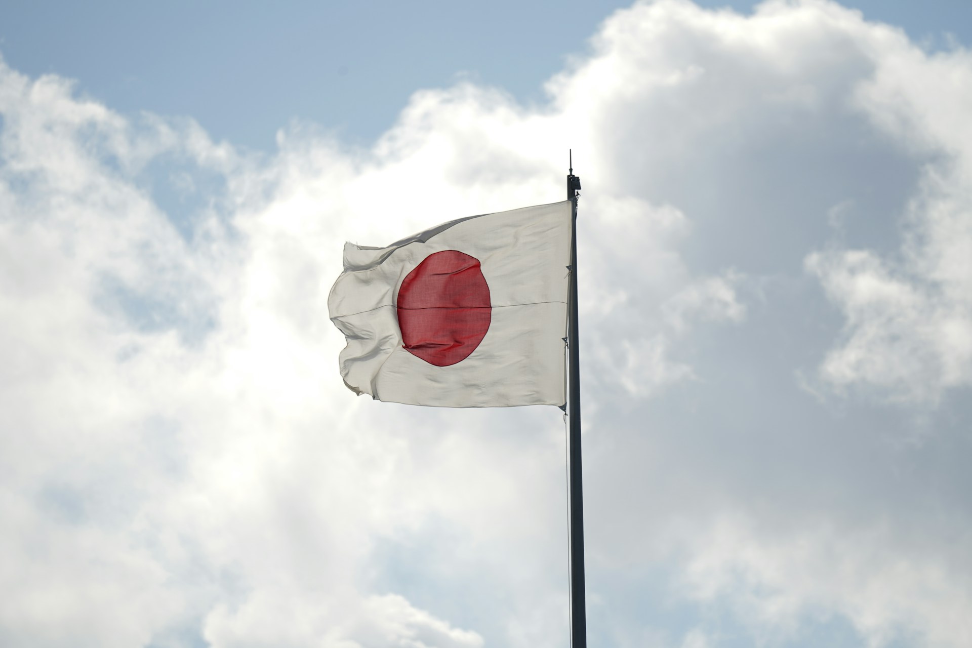 Japan’s Megabanks Eye Joint Stablecoin Rollout By March 2027