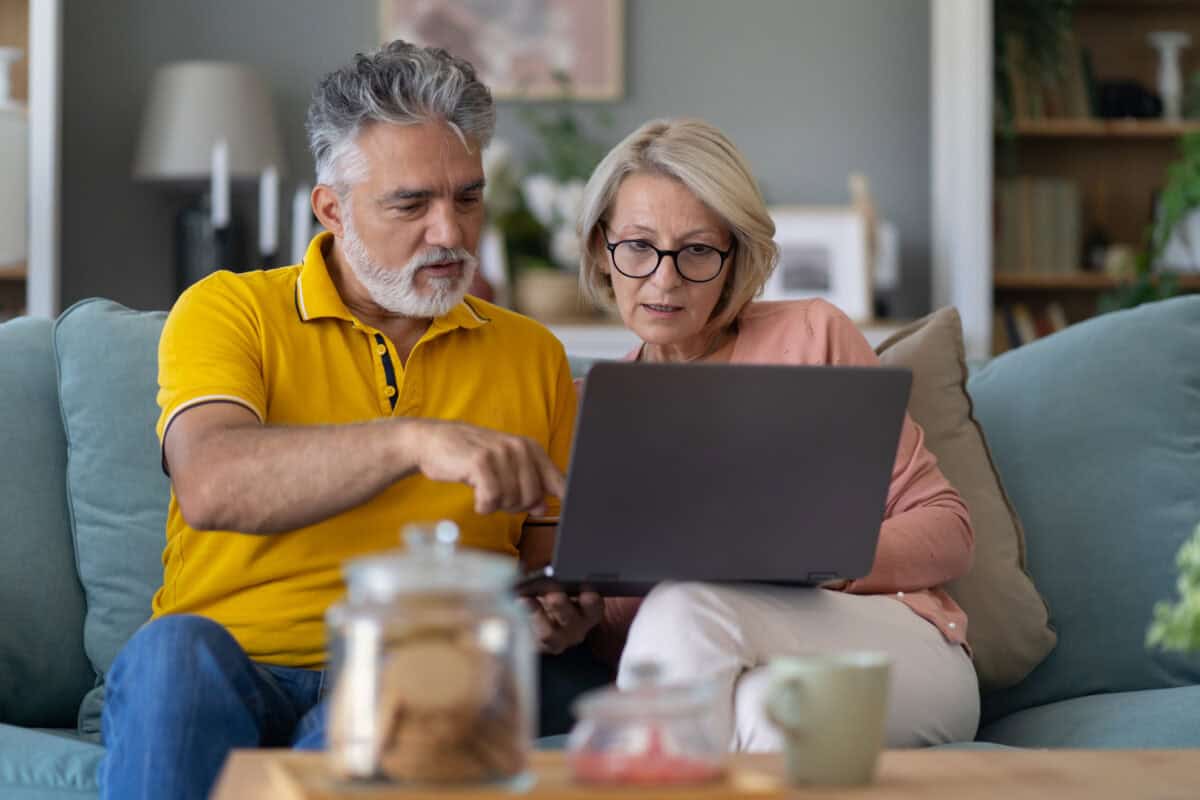 2 Dividend Stocks Every Canadian Should Consider Owning