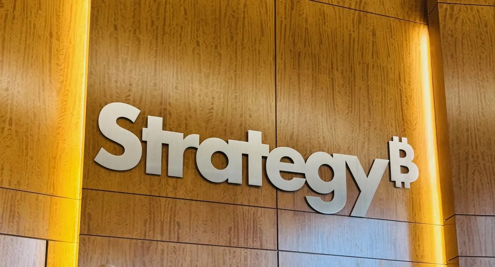 MSTR Falls Below $100 As STRC Preferred Discount Raises Bitcoin Treasury Questions